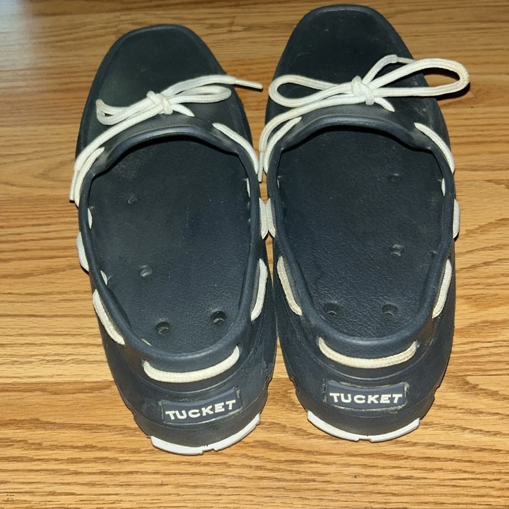 Black Men’s Slip-On Loafers with Contrast Cream Laces